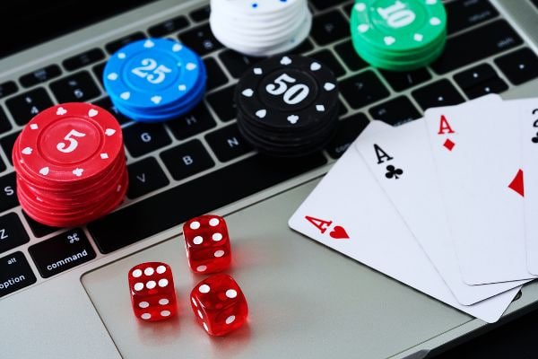 Filipino players enjoying sports and casino entertainment on 7777jl